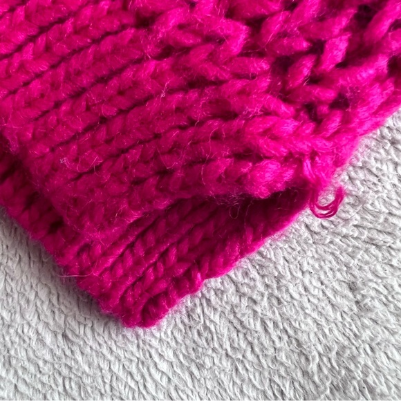 Abercrombie & Fitch Wool Alpaca Cropped Chunky Knit Hot Pink Barbiecore Sweater - Picture 7 of 16